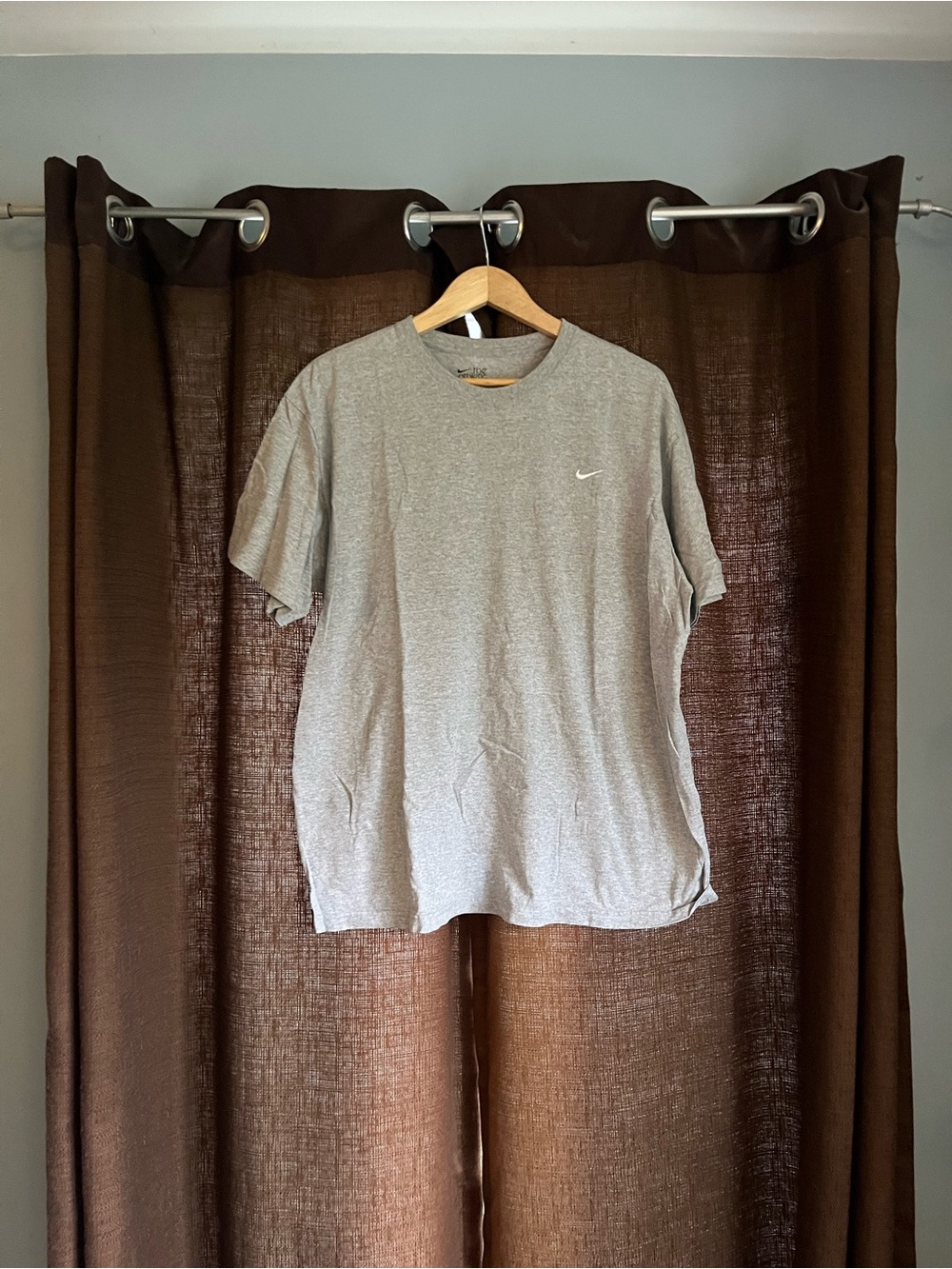 Vintage Y2K Nike Men's Gray Short-Sleeve Crewneck T-Shirt
